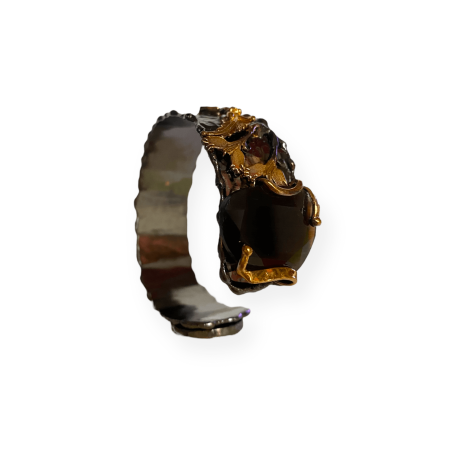 Bracciale in bronzo con moneta dorata