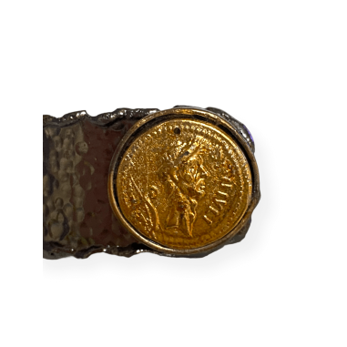Bracciale in bronzo con moneta dorata