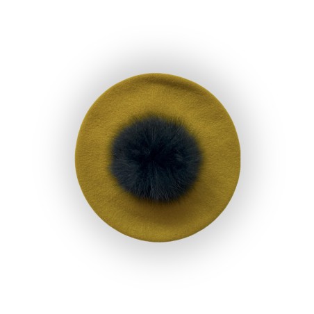 Basco gioiello color senape con pompom