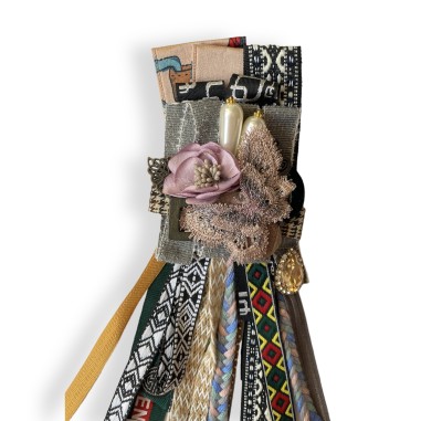 Spilla in tessuto multicolore