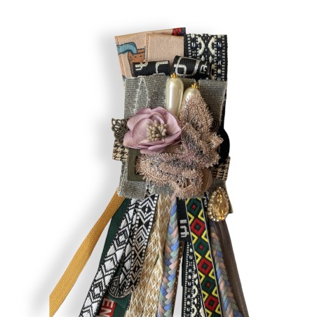 Spilla in tessuto multicolore