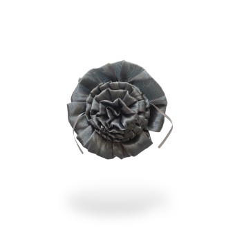 Spilla floreale grigia