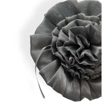 Spilla floreale grigia