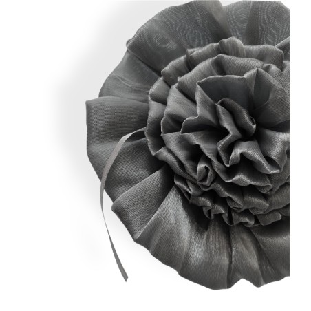 Spilla floreale grigia