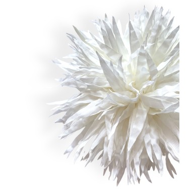 Spilla a forma di fiore bianco