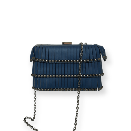 Clutch blu con nappine e borchie
