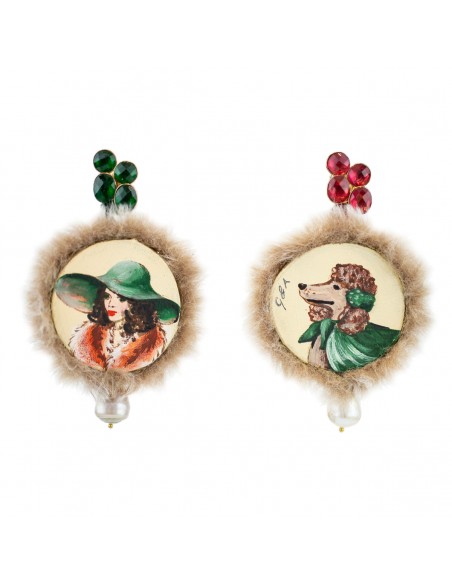 Orecchini tamburi con donna e cagnolino