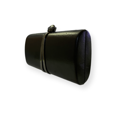 Clutch nera con dettaglio argento